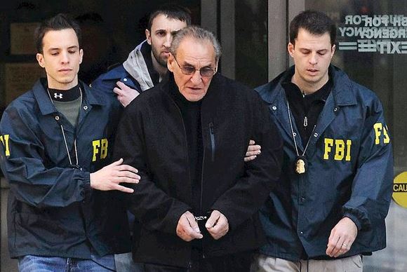 Арест Винсента Асаро, 2014 г., Ховард-Бич, Квинс, предполагаемый босс клана Бонанно.